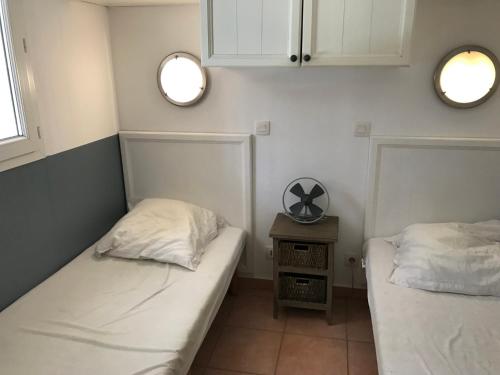 Ein Bett oder Betten in einem Zimmer der Unterkunft Boost Your Immo Rivages Six-Fours-les-Plages 706