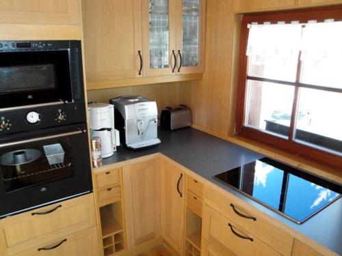 Nhà bếp/bếp nhỏ tại Ferienhaus-Bergtraum-Ferienwohnung-Lilli