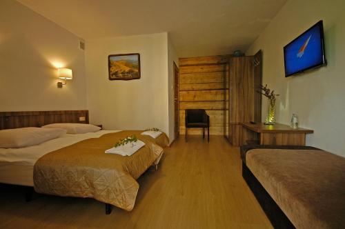 Ένα ή περισσότερα κρεβάτια σε δωμάτιο στο Dom na Skale - Apartamenty w Bieszczadach nad Soliną