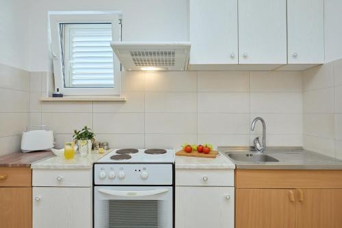 Dapur atau dapur kecil di Apartment Marijana