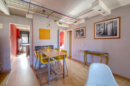 a kitchen and dining room with a table and chairs at Loft Gijón in Gijón