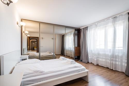 Posteľ alebo postele v izbe v ubytovaní Apartamenty Karmelicka Deluxe Old Town WAWELOFTS