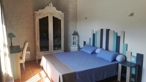 En eller flere senge i et værelse på Mas la Mouillere