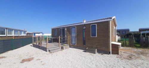 Bungalow de 2 chambres avec piscine partagee jardin amenage et wifi a Grandcamp Maisy