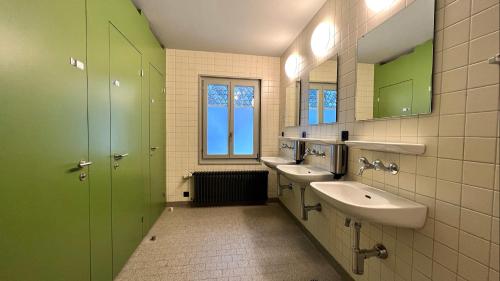 Ένα μπάνιο στο Grindelwald Youth Hostel