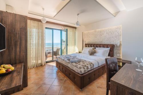 Postel nebo postele na pokoji v ubytování Barjaktar - Luxury Suites & SPA