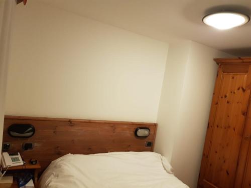 Postel nebo postele na pokoji v ubytování RESIDENCE MIRAMONTI CORVARA