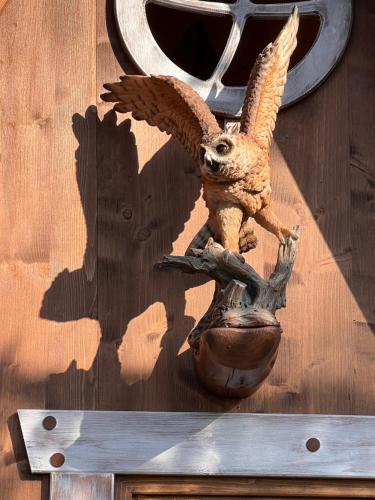 a statue of an owl perched on top of a ball at Märchenhütte- Campen am Wald und See in Neuruppin