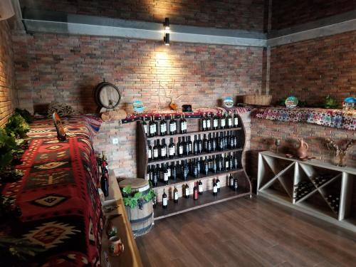 een kamer met een bos flessen wijn bij Vita Gardenia Hotel Tskaltubo in Tskaltubo