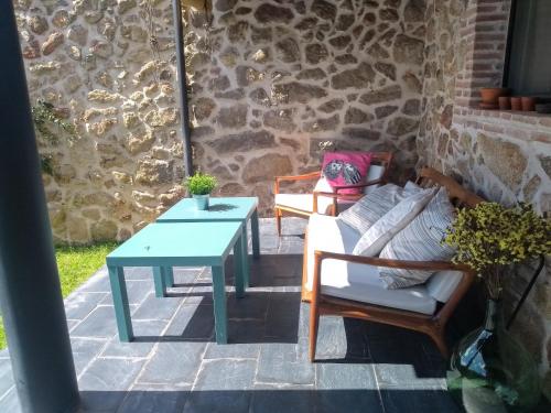 Posezení v ubytování La Plazuela del Tiétar, diseño y descanso en Gredos sur