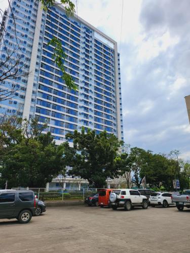 SHERISSE’ CONDO @ THE LOOP WITH WIFI,CABLE AND HOT & COLD SHOWER,