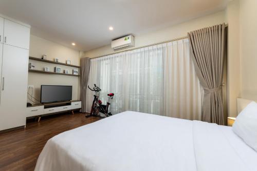 Un pat sau paturi într-o cameră la YR Hotel & Apartments