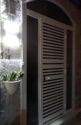 a room with a window with a plant at Casa Vacanza Al Duomo in Barletta