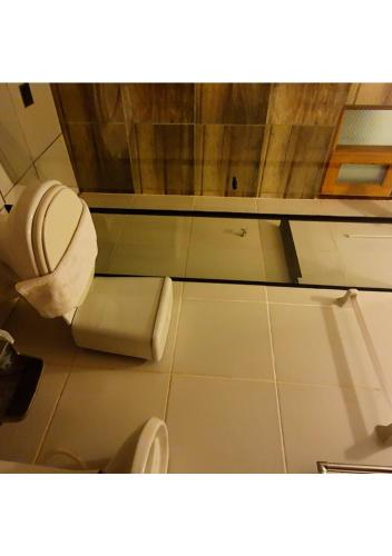 a bathroom with a toilet and a sink at Hotel Mami Vilma in Roboré