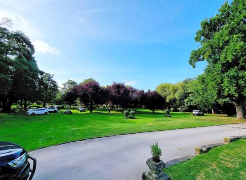 a park with cars parked in the grass at 17th-Century1Bed Studio PetsOk Garden Wifi in Elkesley