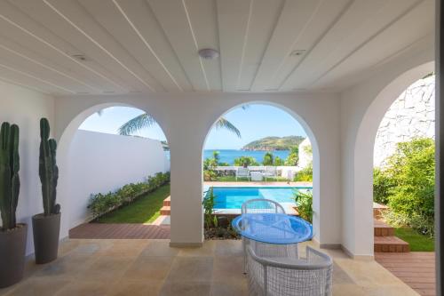 a villa with a view of the pool at Villa Raphael in Búzios