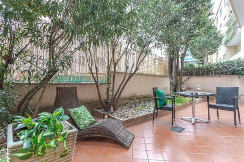Agathae Luxury Apartament with Garden
