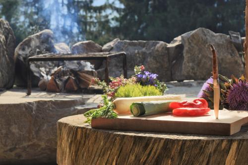 a cutting board with vegetables on top of a stump at Buccara Zwischenbachalm in Westendorf