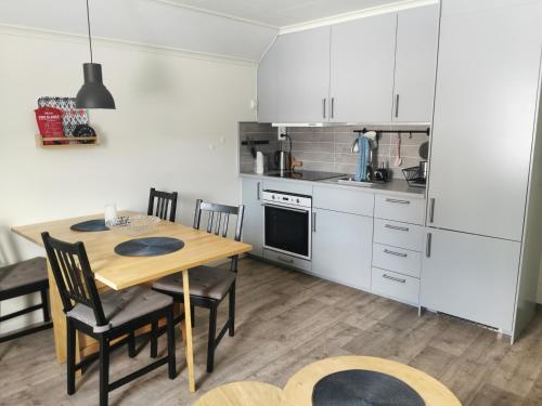 Köök või kööginurk majutusasutuses Fjällägenhet boende Huså Byskola