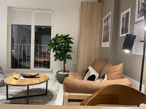 a living room with a couch and a table at Shi Mi Junior Suite in Iaşi