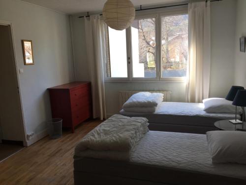 Ένα ή περισσότερα κρεβάτια σε δωμάτιο στο Superbe appartement à Bourg d'Oisans avec terrasse Sud