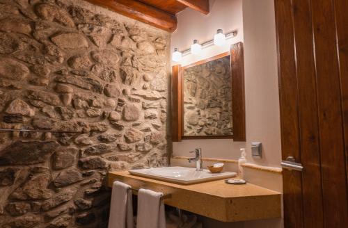 Ванна кімната в 1703 CHAMBRE ET TABLE D'HOTES