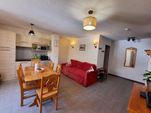 Photo de la galerie de l'établissement T2/3 6pers & pied des pistes & piscine chauffée, à Vars