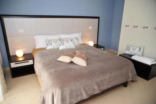 A bed or beds in a room at Relais Black Horse