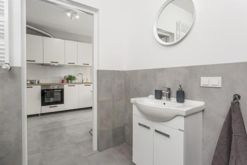 Kuchyňa alebo kuchynka v ubytovaní Warsaw City Comfort Apartments