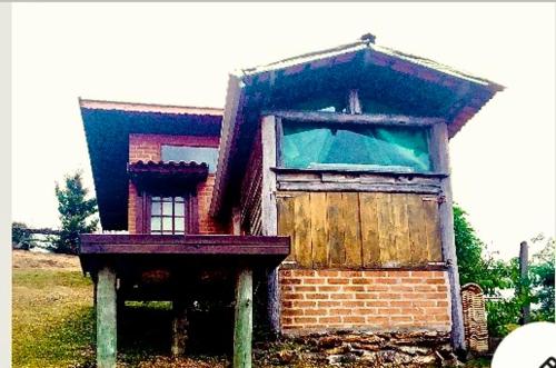 Het gebouw waarin het chalet zich bevindt