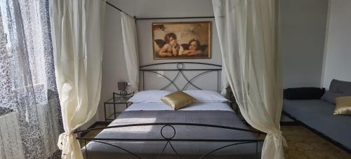 Ένα ή περισσότερα κρεβάτια σε δωμάτιο στο B&B A'la Funtäna
