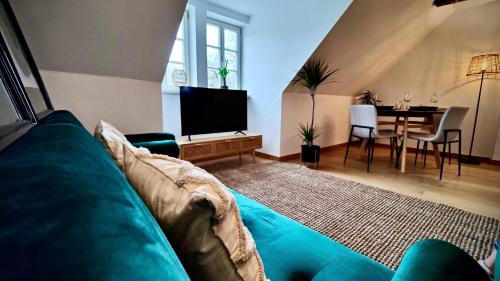 TV a/nebo společenská místnost v ubytování One Apartment's⎢Neu+Zentral⎢Alberstplatz⎢Altbau