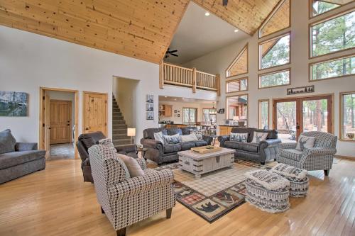 Spacious Show Low Cabin Ideal for Families!