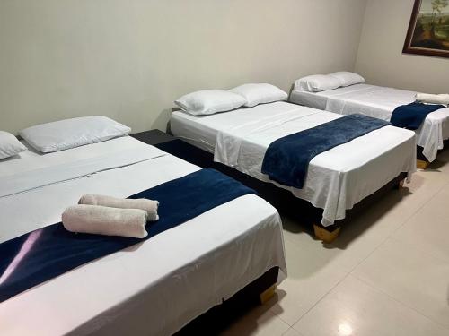 a group of three beds in a room at Tropical Dreams in San Andrés