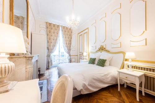 Кровать или кровати в номере Maison de Lignières - Guest House - Paris quartier Champs-Elysées