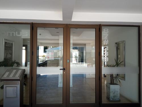 a pair of glass doors in a building at Apart Pm Domus in Necochea