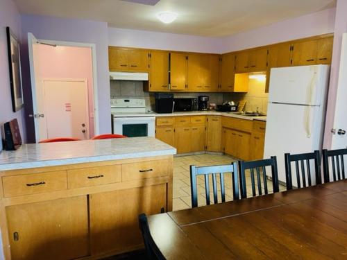 Η κουζίνα ή μικρή κουζίνα στο Niagara Holiday Apartment