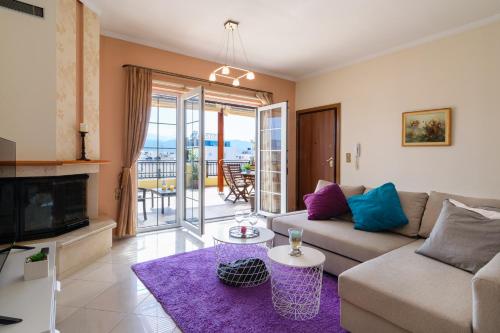 Central penthouse in quiet neighborhood near sandy beach