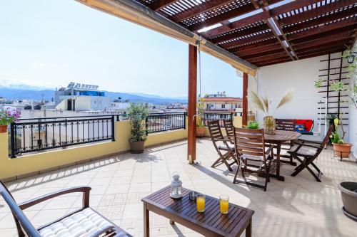 Central penthouse in quiet neighborhood near sandy beach