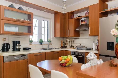 Central penthouse in quiet neighborhood near sandy beach