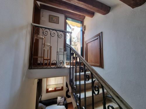 a hallway with a staircase with a couch and a window at Residenza al Volto in Venice