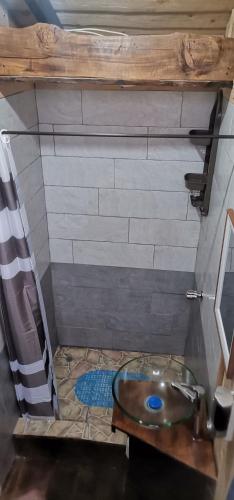 a bathroom with a sink and a shower at Glamping Jaulares Mountain in Rivas