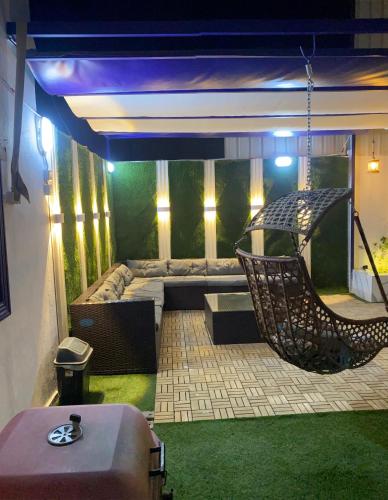 אזור ישיבה ב-Five flowers1