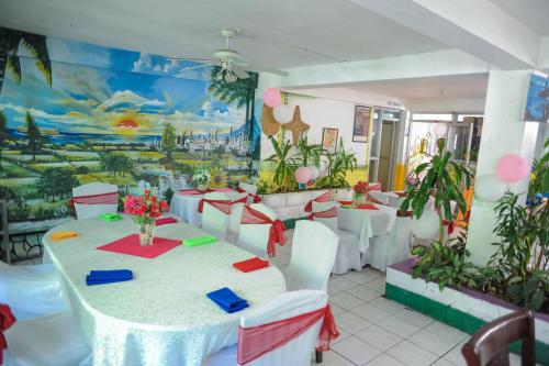 Afbeelding uit fotogalerij van Glorianna Hotel in Montego Bay