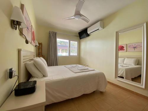 Postel nebo postele na pokoji v ubytování Golden Beach 4