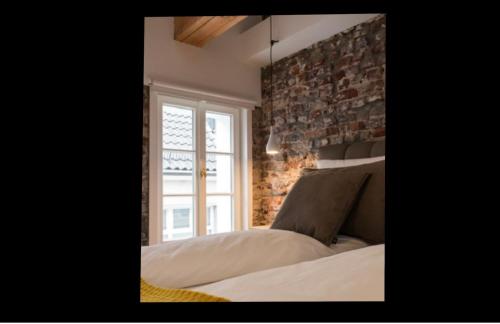 En eller flere senge i et værelse på Square Rooms 20