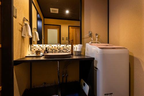 a bathroom with a sink and a mirror at Tofukuji Sakura & Tsuki in Kyoto