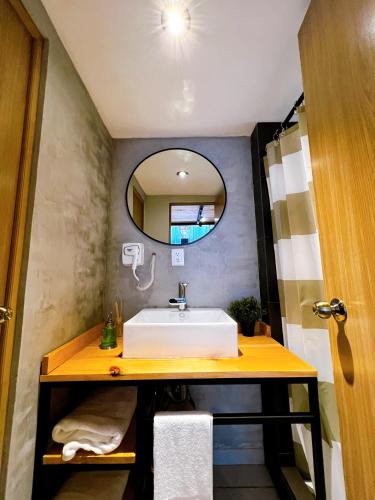 a bathroom with a sink and a mirror at Cabañas Boutiques TinyChillHouse in Mineral del Chico