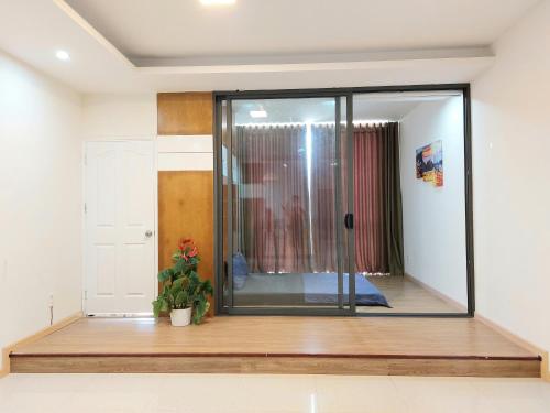 a bathroom with a glass shower in a room at Pooh House 7 - 3 bedrooms with city view in Vung Tau