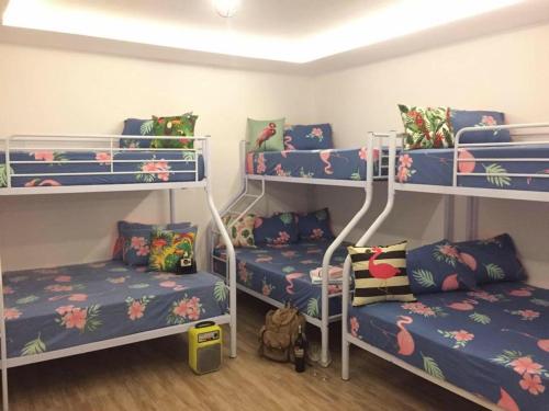 Divstāvu gulta vai divstāvu gultas numurā naktsmītnē Ky Co Nhon Ly Summer House